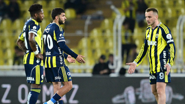Fenerbahçe Fans Protest as Team Struggles in Final Match