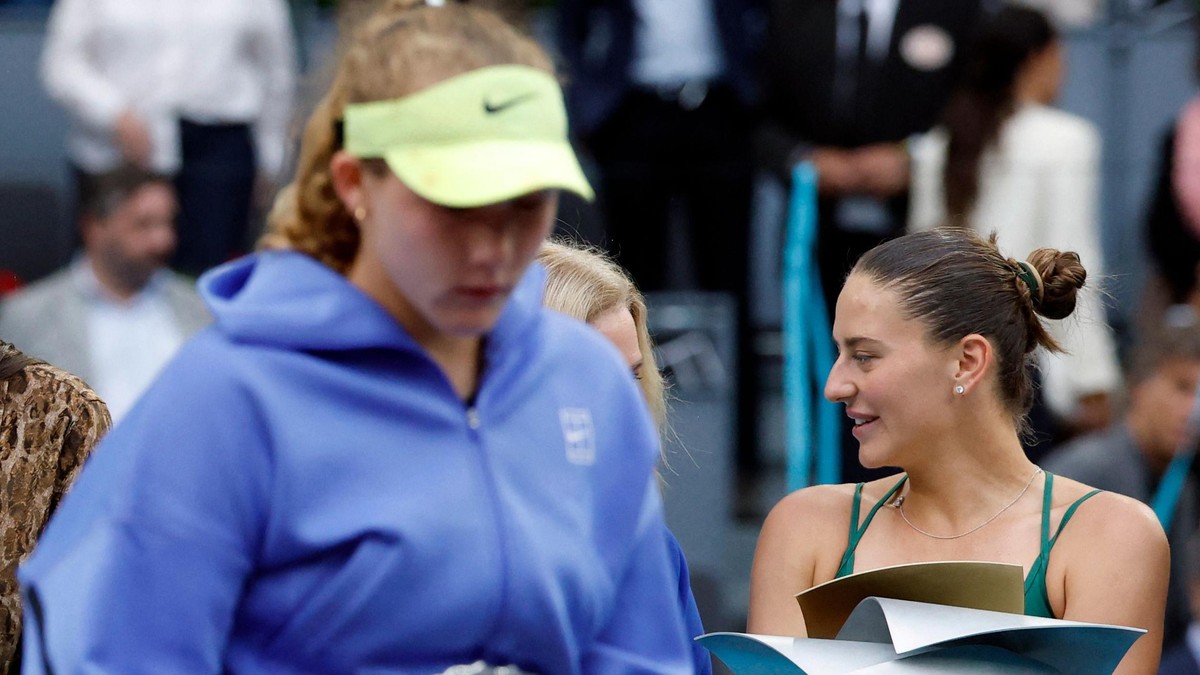 War Shadow Looms Over French Open Women's Semis