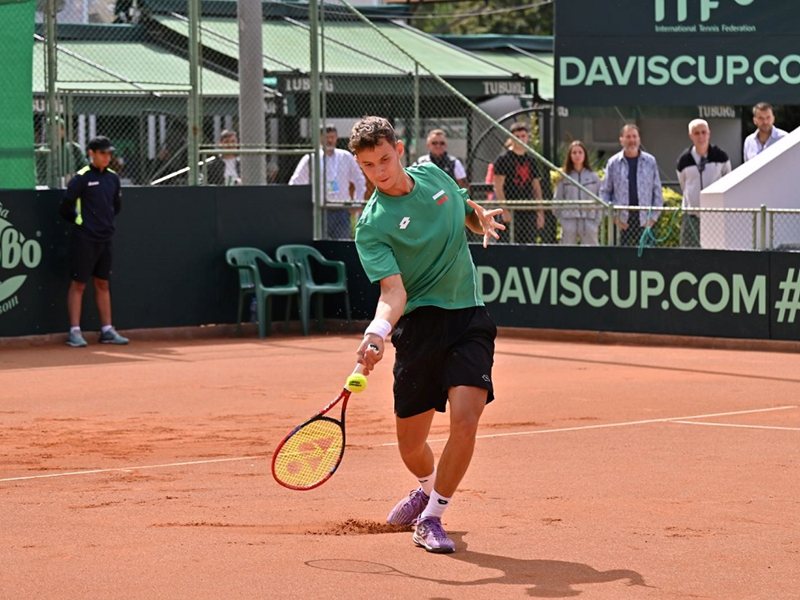 Bulgarian Tennis Star Secures Fourth Consecutive Win in Spain