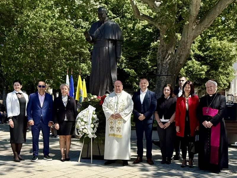 Monument to Pope Francis Unveiled in Rakovski, Bulgaria