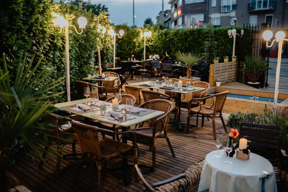 Cafe Kamenjak Biograd na Moru Croatia terrace terrace seating evening