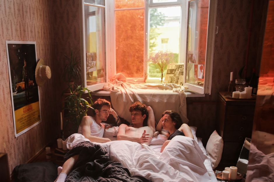 Tajna zmajeva TV series promotional poster