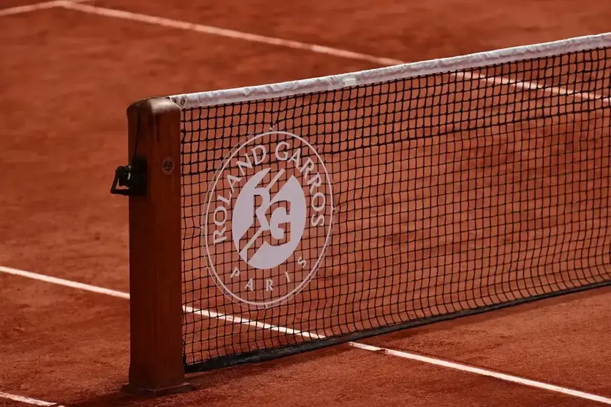 Roland Garros Day 2: Swiatek Storms, Hodar Shocks Paris
