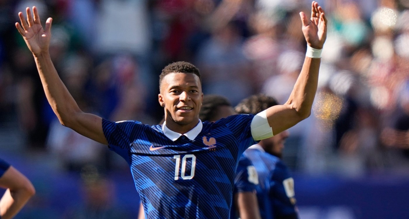 Mbappe Breaks Records as France Crush Senegal 3-1 in WC Opener