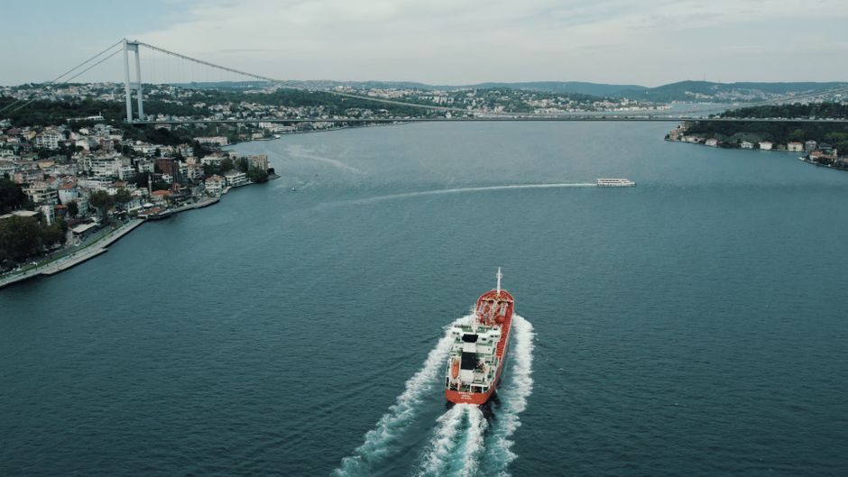 Oil tankers navigating Strait of Hormuz narrow channel