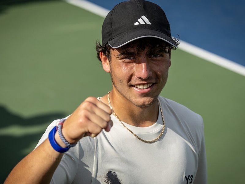 Bulgarian Champion Ivan Ivanov Advances to Quarterfinals in Vic