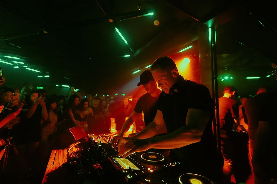 Club 101 Ohrid interior music crowd