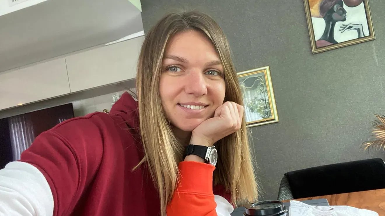 Simona Halep Enjoys Saturday Watching Tennis