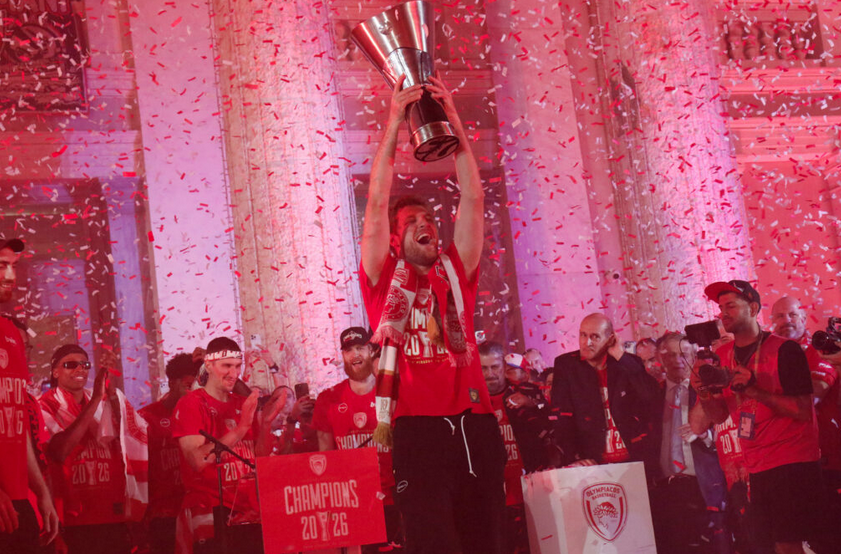 Piraeus Erupts as Olympiacos Claims Fourth EuroLeague Title
