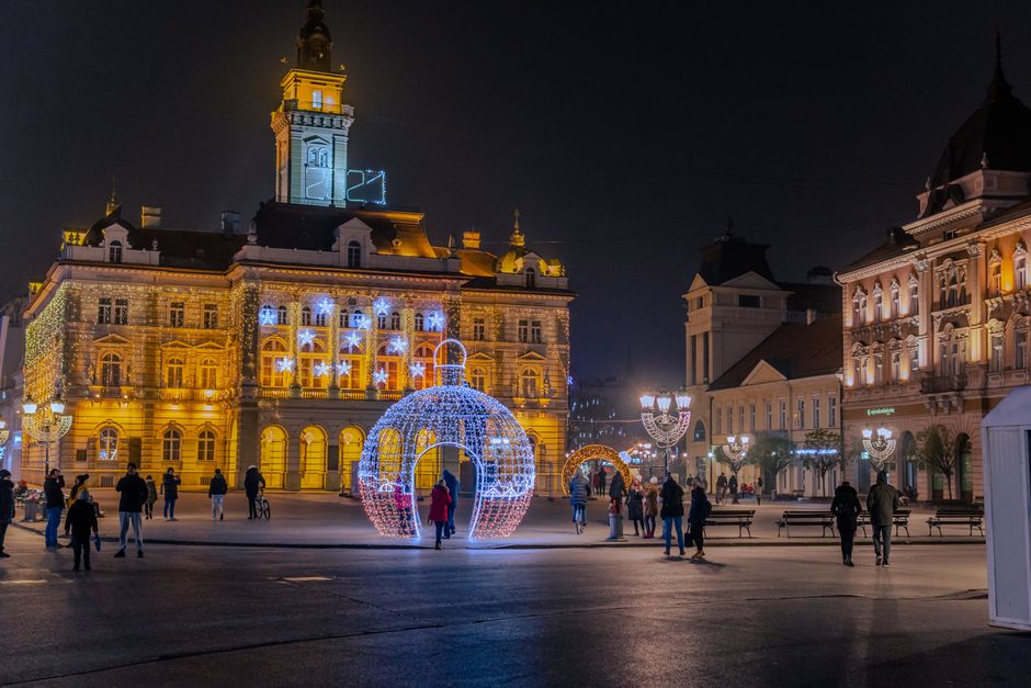 Obrenovic Street Novi Sad nightlife bars crowds