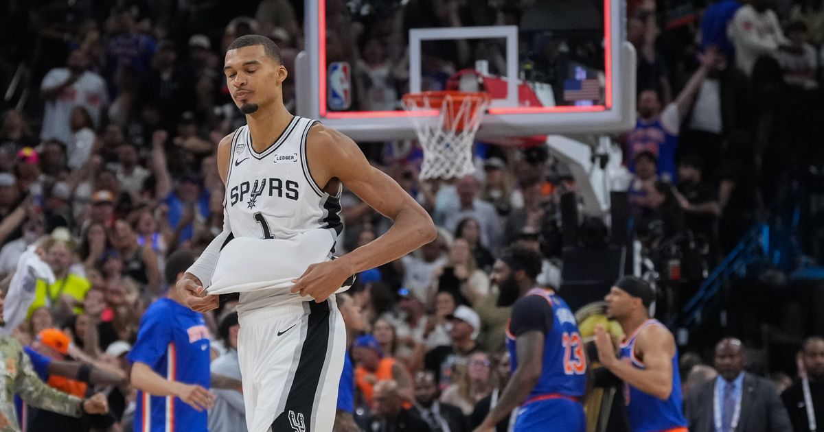 Knicks Shock Spurs 105-104: Wembanyama's Daring Turnover Seals Series Lead