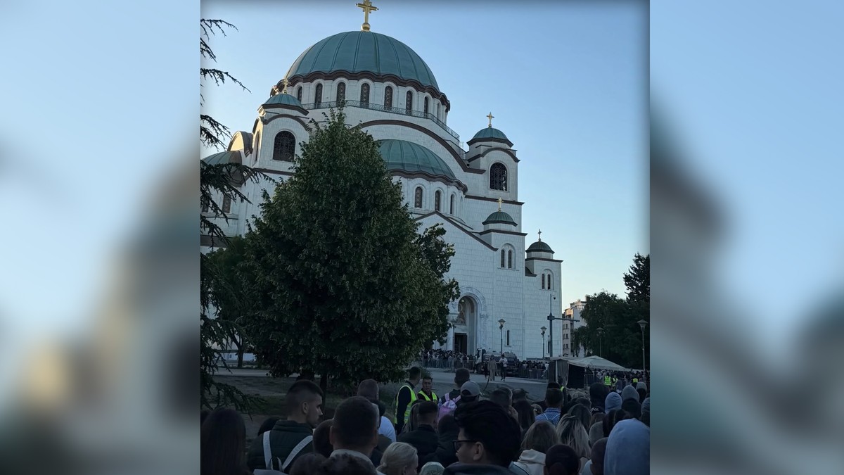 Nikolina Kovač Waits Hours Outside Temple to See Theotokos Belt