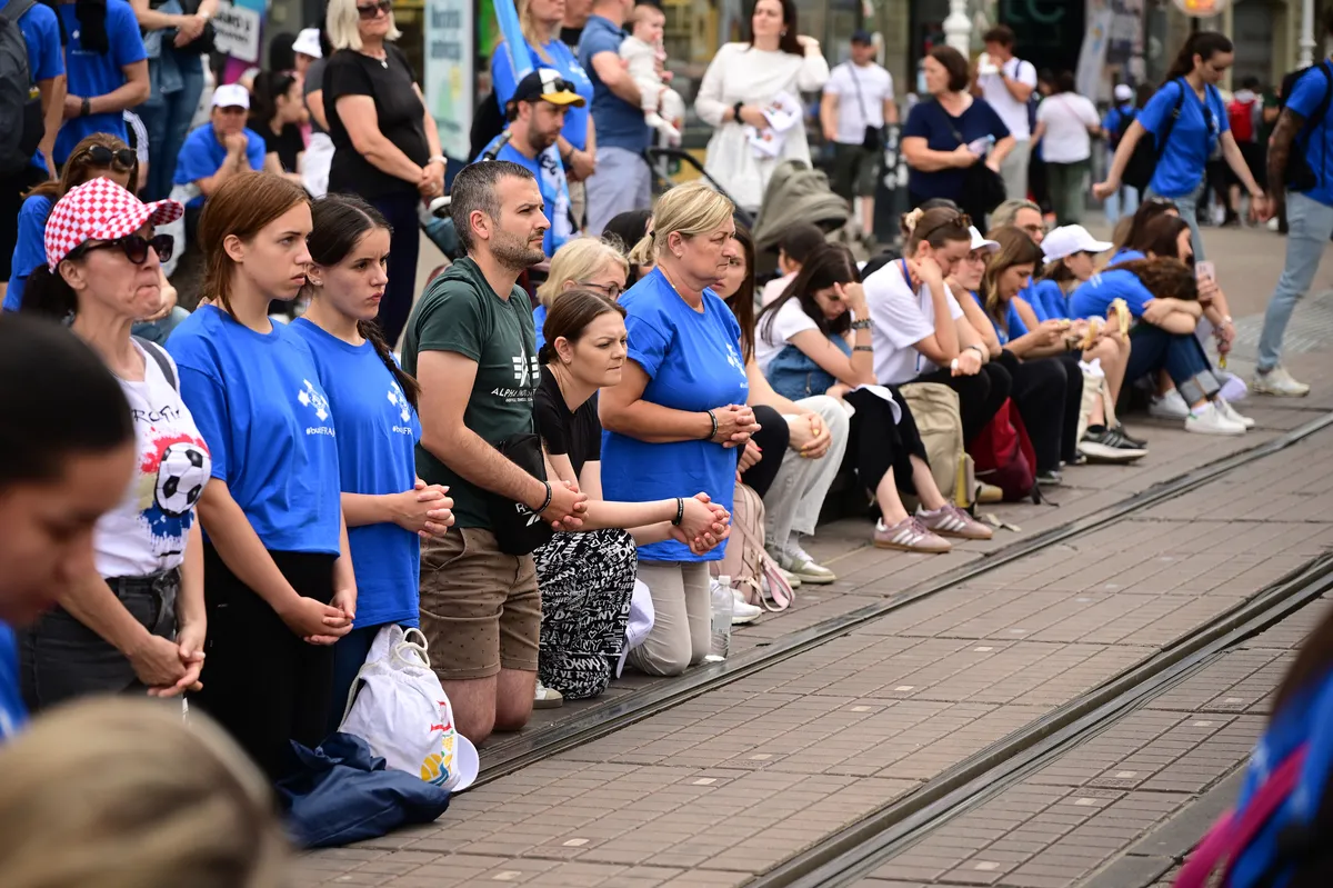 Thousands of Youth Join Antunovski Walk in Zagreb for Faith and Renewal