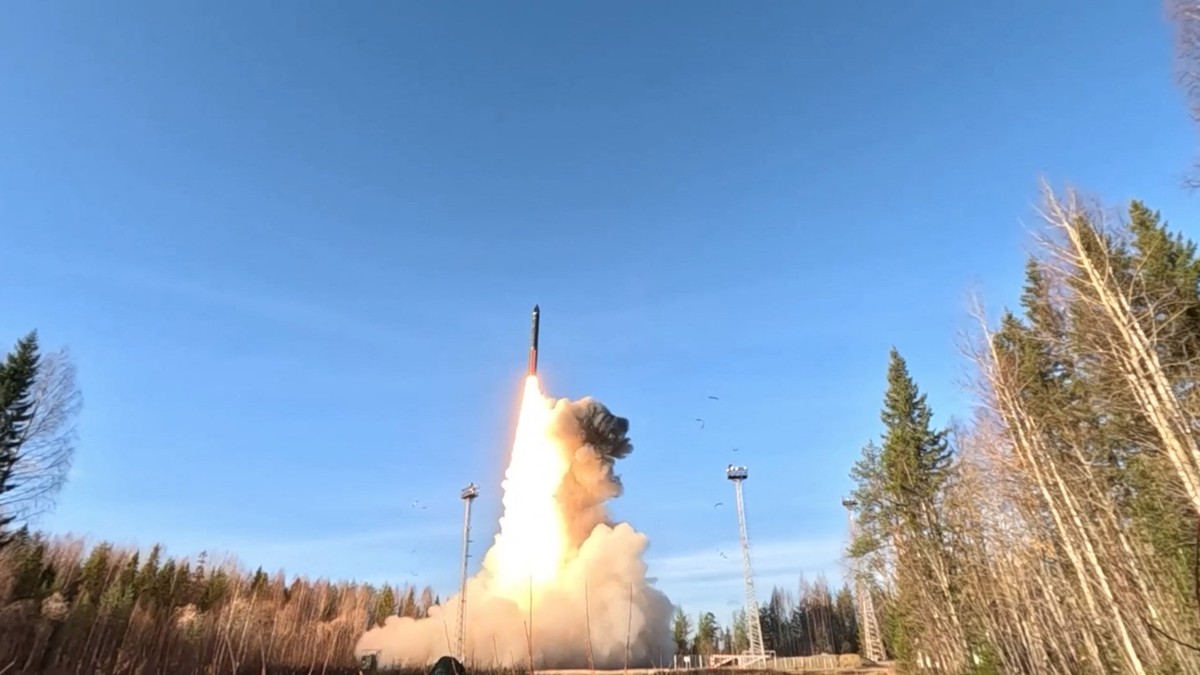 Russia Launches Major Nuclear Drills with 65,000 Troops and Strategic Submarines