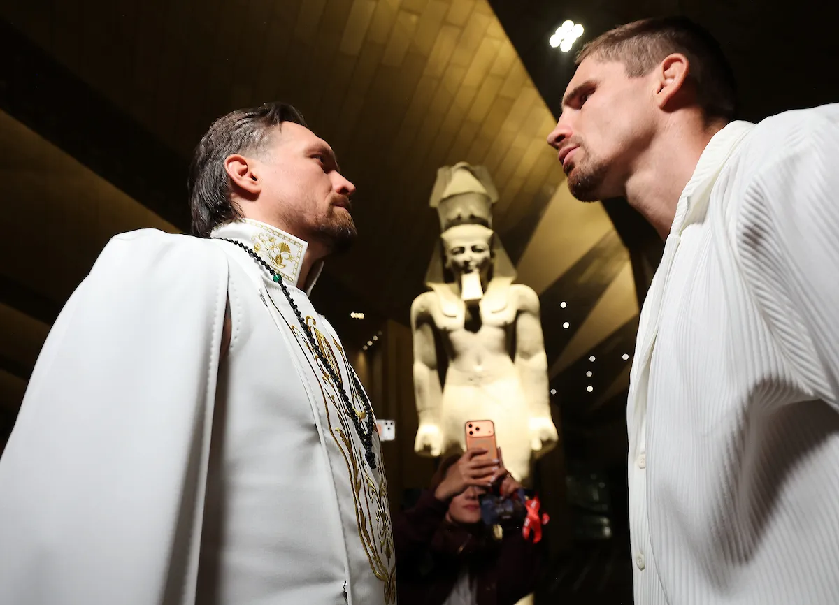 Oleksandr Usyk Ready for 'History Time' Against Rico Verhoeven in Egypt