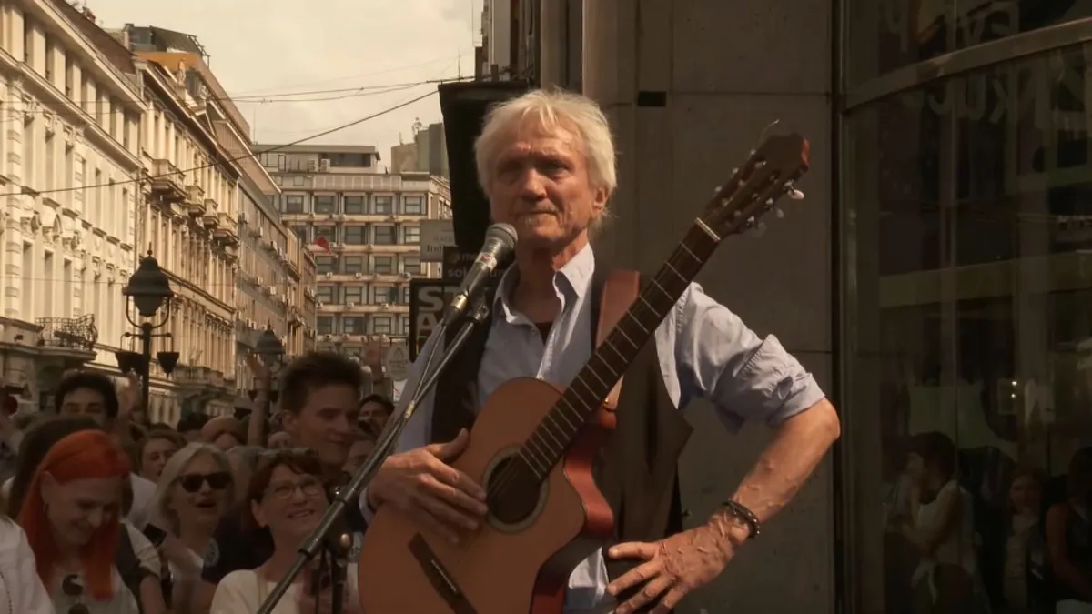 Darko Rundek Supports Student Protestors in Belgrade with "Ay Carmela"