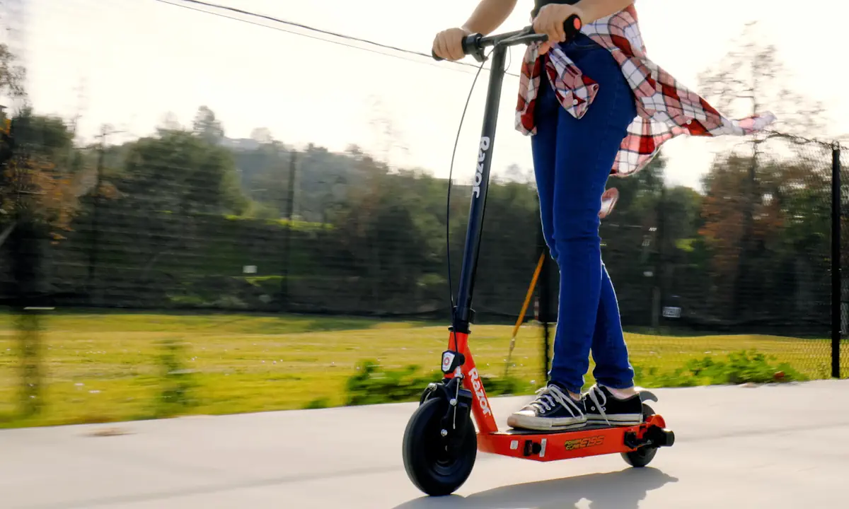 Electric Scooters: Tough Regulations Coming for the 'Whip' of the Roads – Chryssohidis Favors Ban