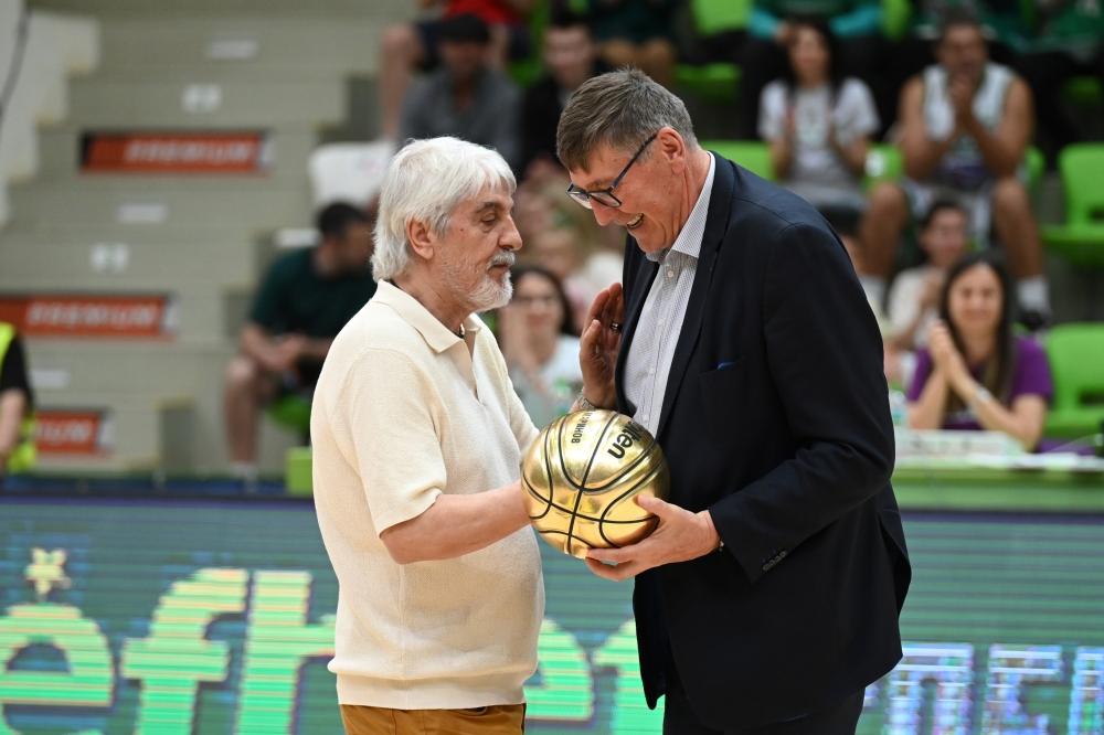 Glory for Legend: Petko Marinov Honored by BFB President Georgi Glushkov