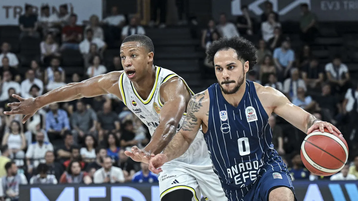 Efes Stuns Fenerbahce! The Series Lives On