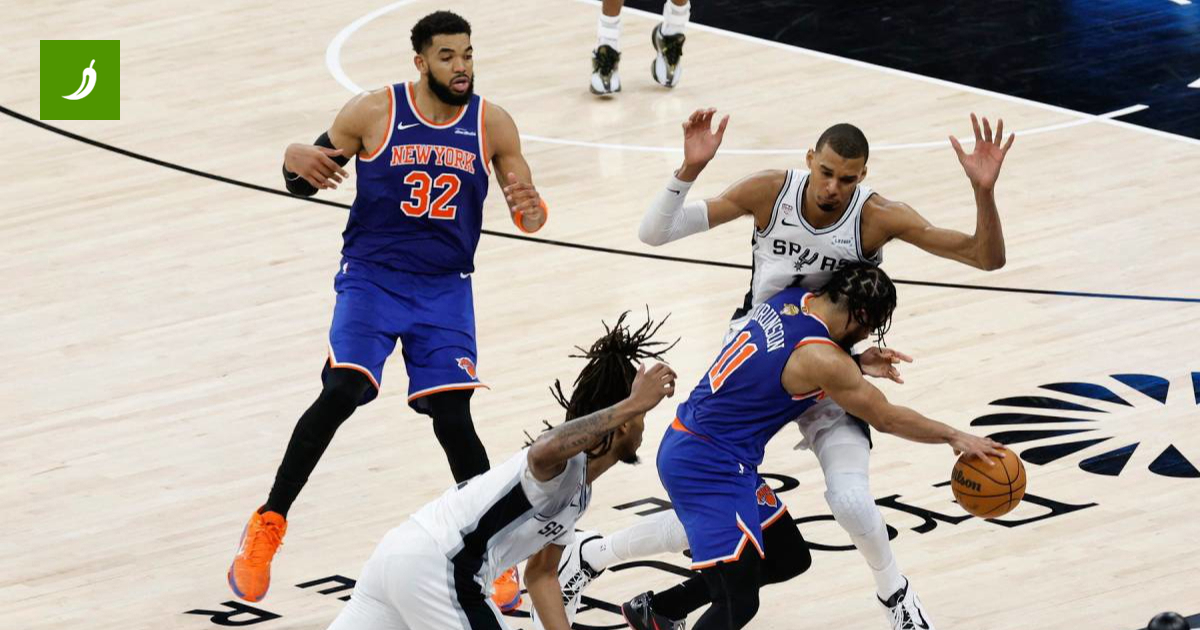 Knicks 2-0! Wembanyama's Errant Pass Hands NY the Lead