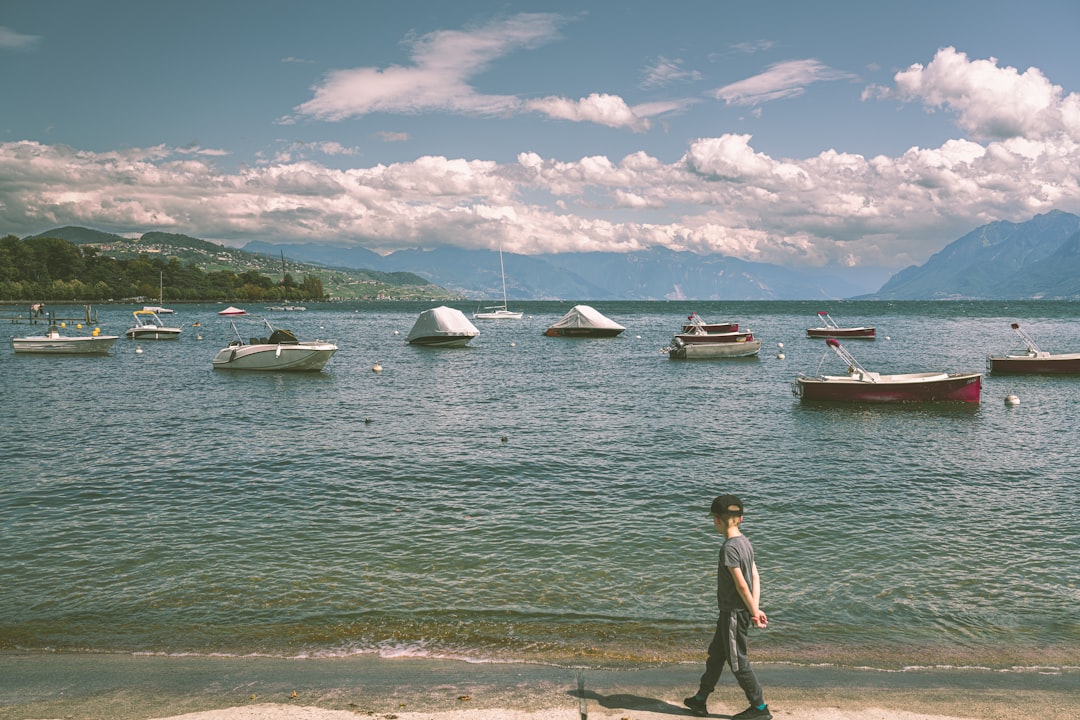 Geneva Lake shore with migrants walking
