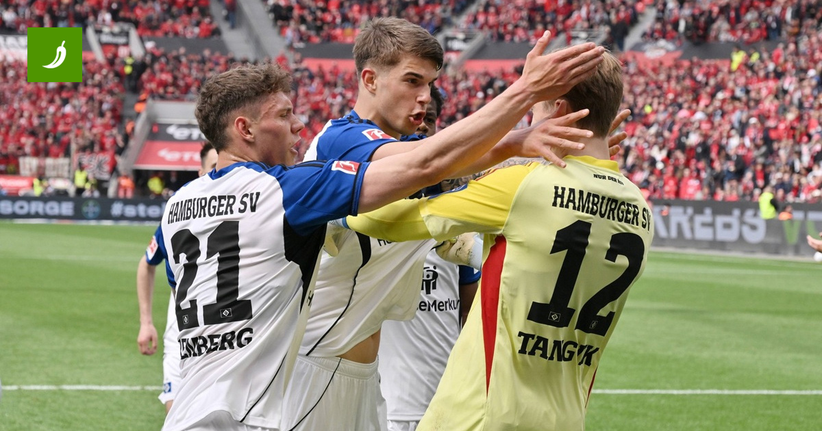 Norvegian Goalkeeper Tangvik Shines in HSV Debut, Celebrated by Croatian Vušković