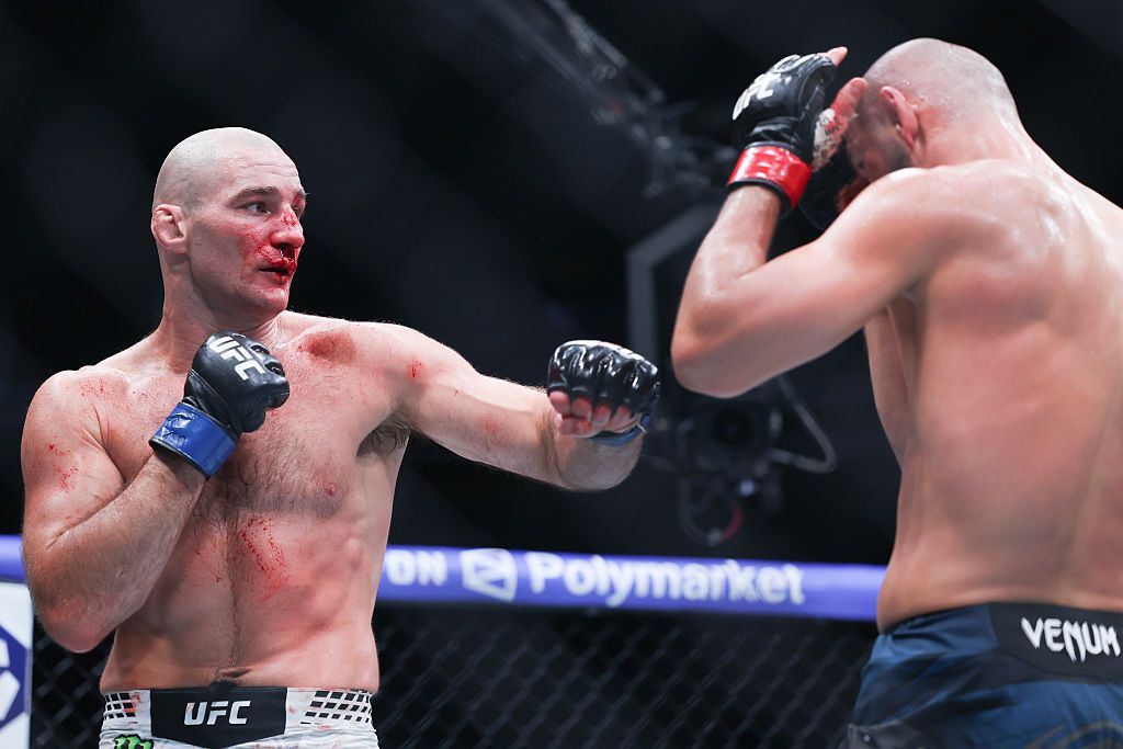 Strickland Defeats Chimaev and Reclaims UFC Middleweight Title