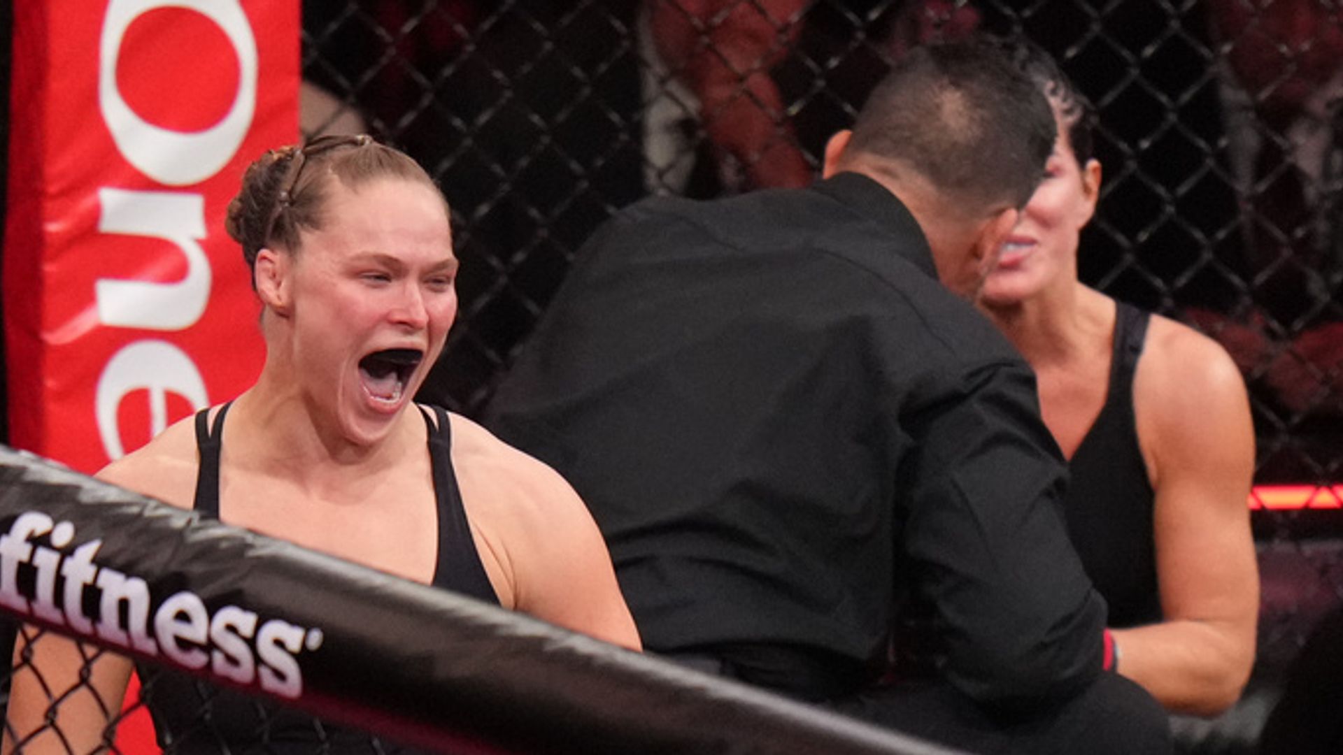 Rousey Returns with 17-Second Armbar Victory Over Carano