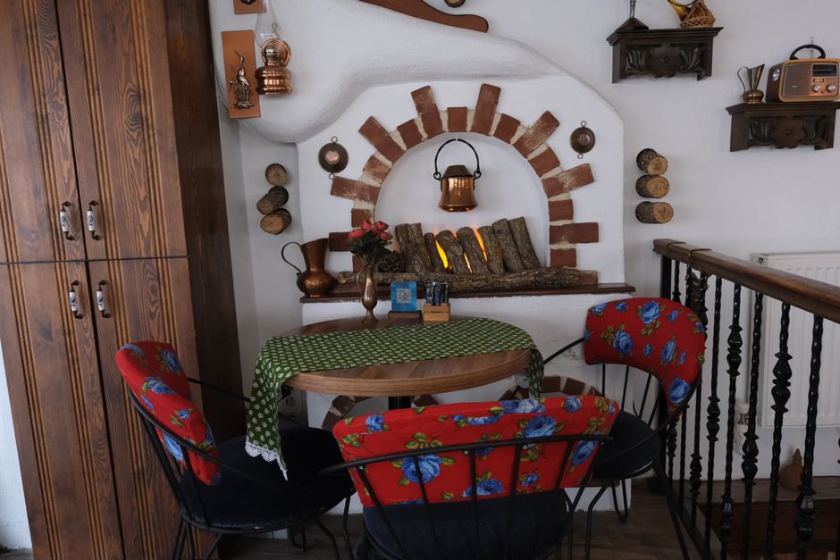 Fruška Gora Serbia restaurant čevapi pljeskavica table