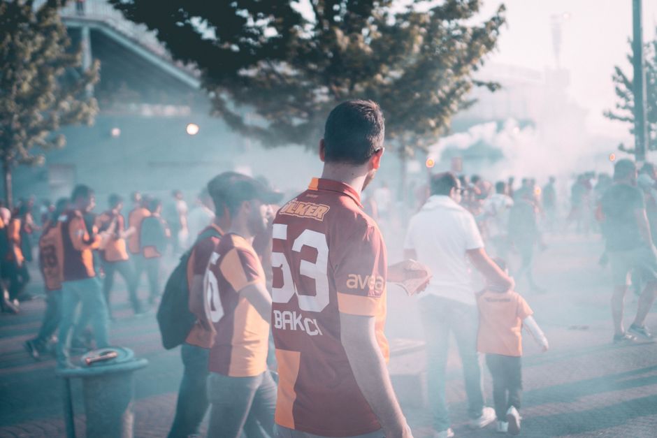 Galatasaray Fenerbahce derby crowd Istanbul stadium