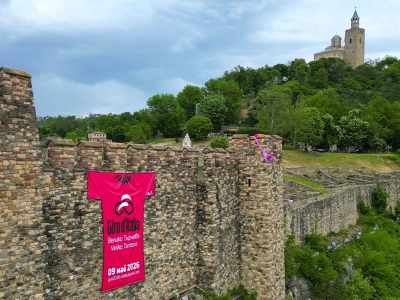 Bulgarian Mayor Awards Stage Winner at Giro d'Italia