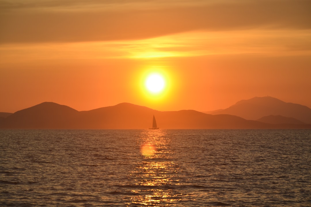 Chasing the Golden Hour: Sunset Sailing Routes Around the Peloponnese Coast