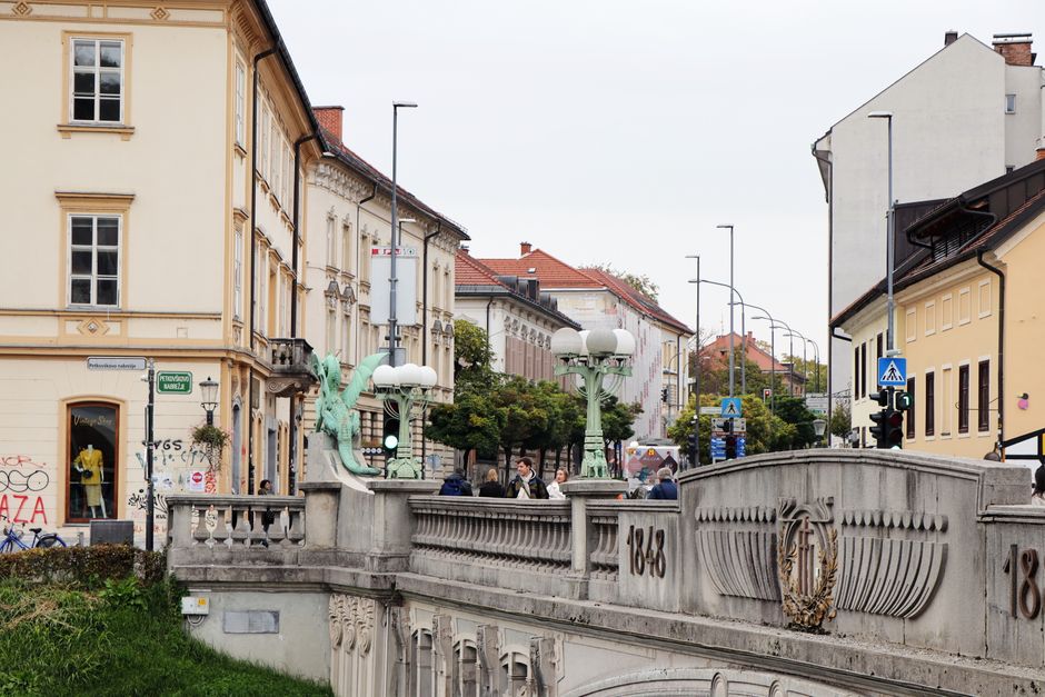 Dragon Bridge Ljubljana night illumination bronze statues river