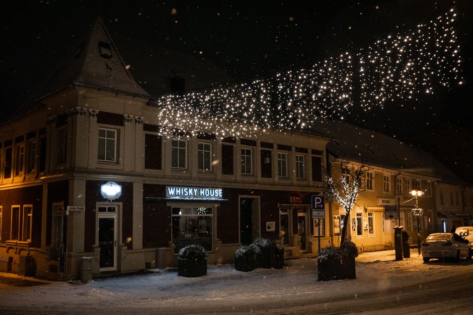 Borovets nightlife bars evening lights snow street