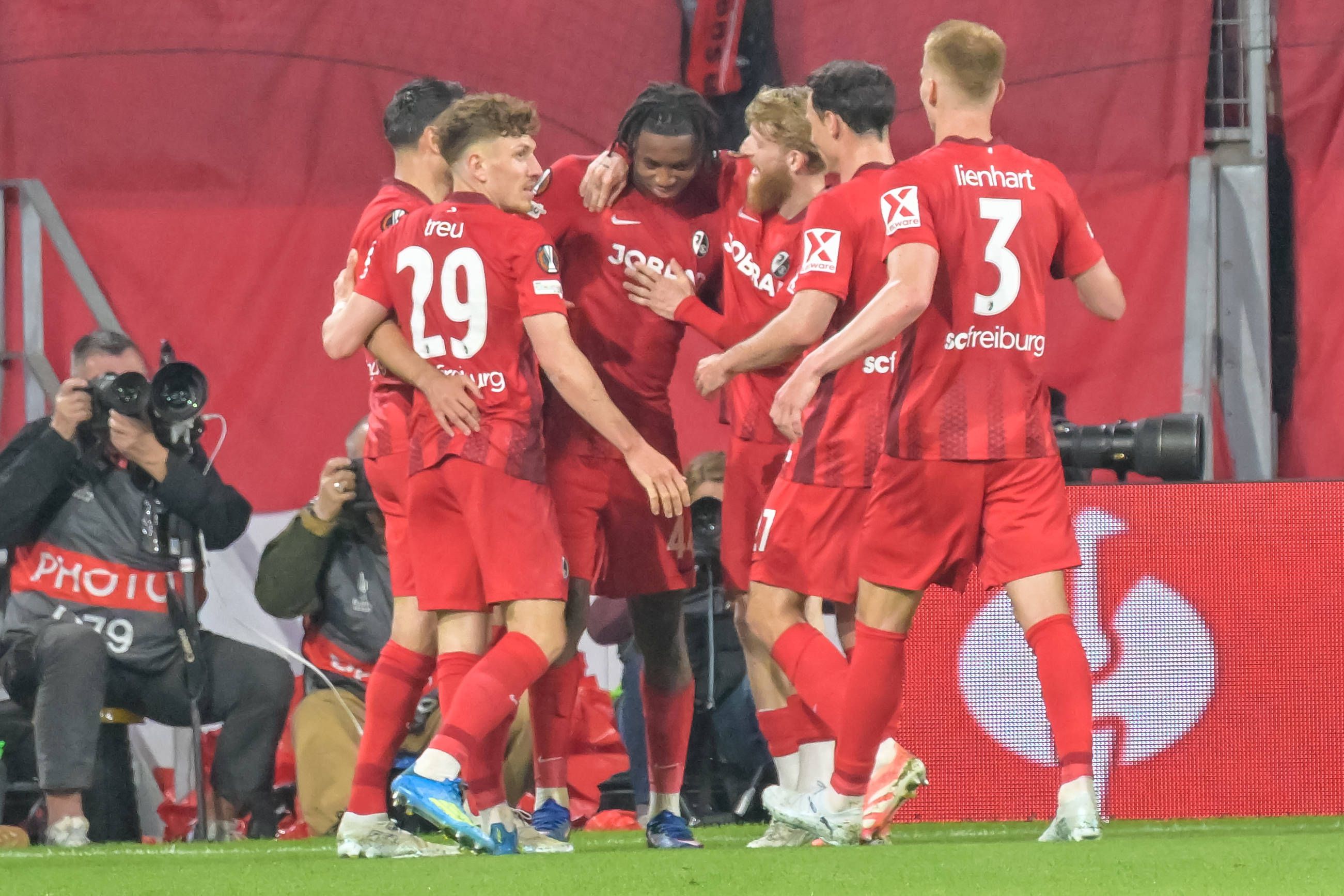 Freiburg 2:0 Braga, Guests on the Ropes