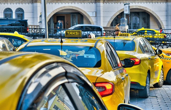 Fan Taxi Woes Mar Istanbul's Image During UEFA Europa League Final