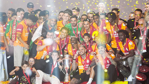 Galatasaray Celebrates 4th Consecutive Championship with Grand Parade