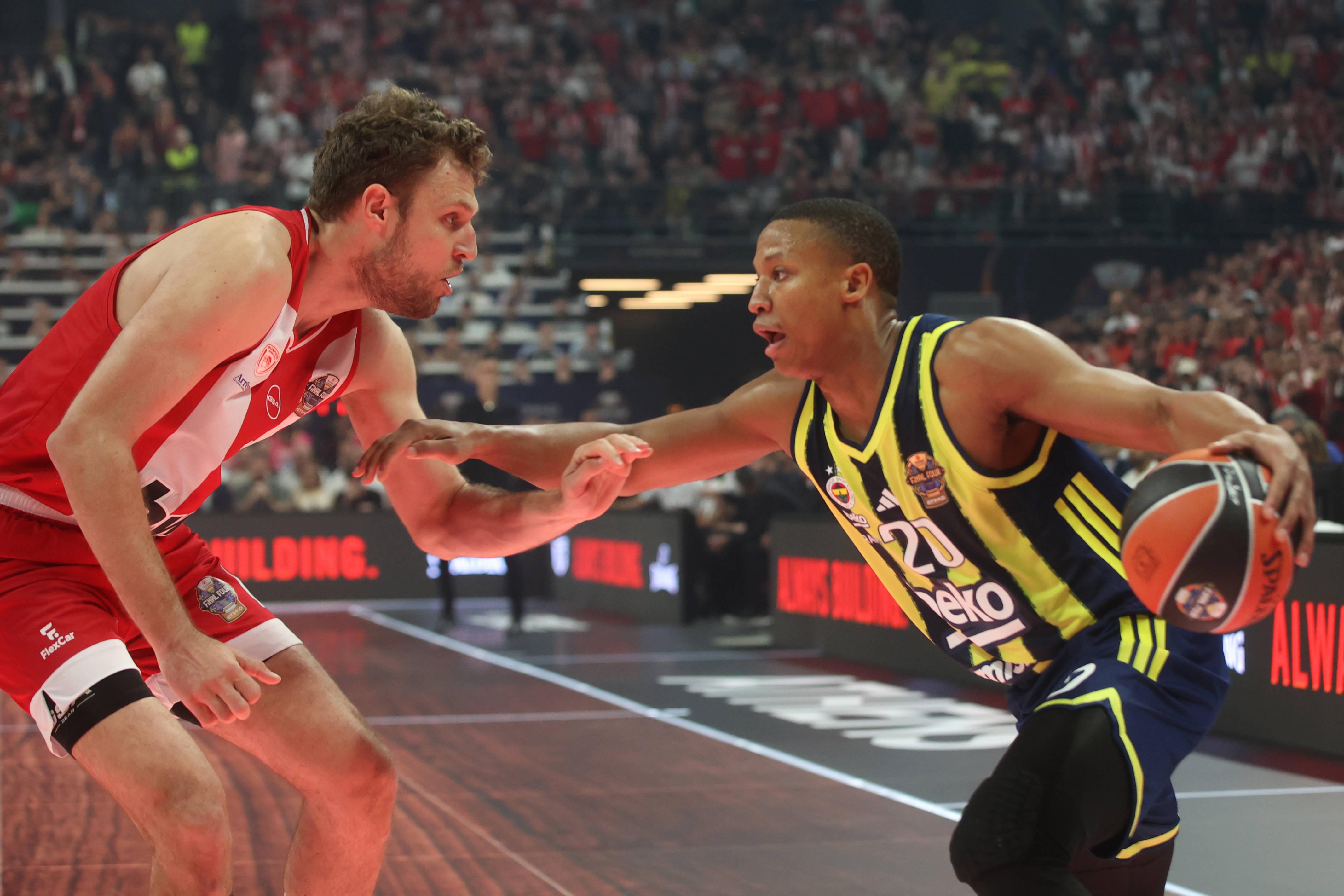 Vesenkov and Co. Take Early Lead Against Champions in Athens!