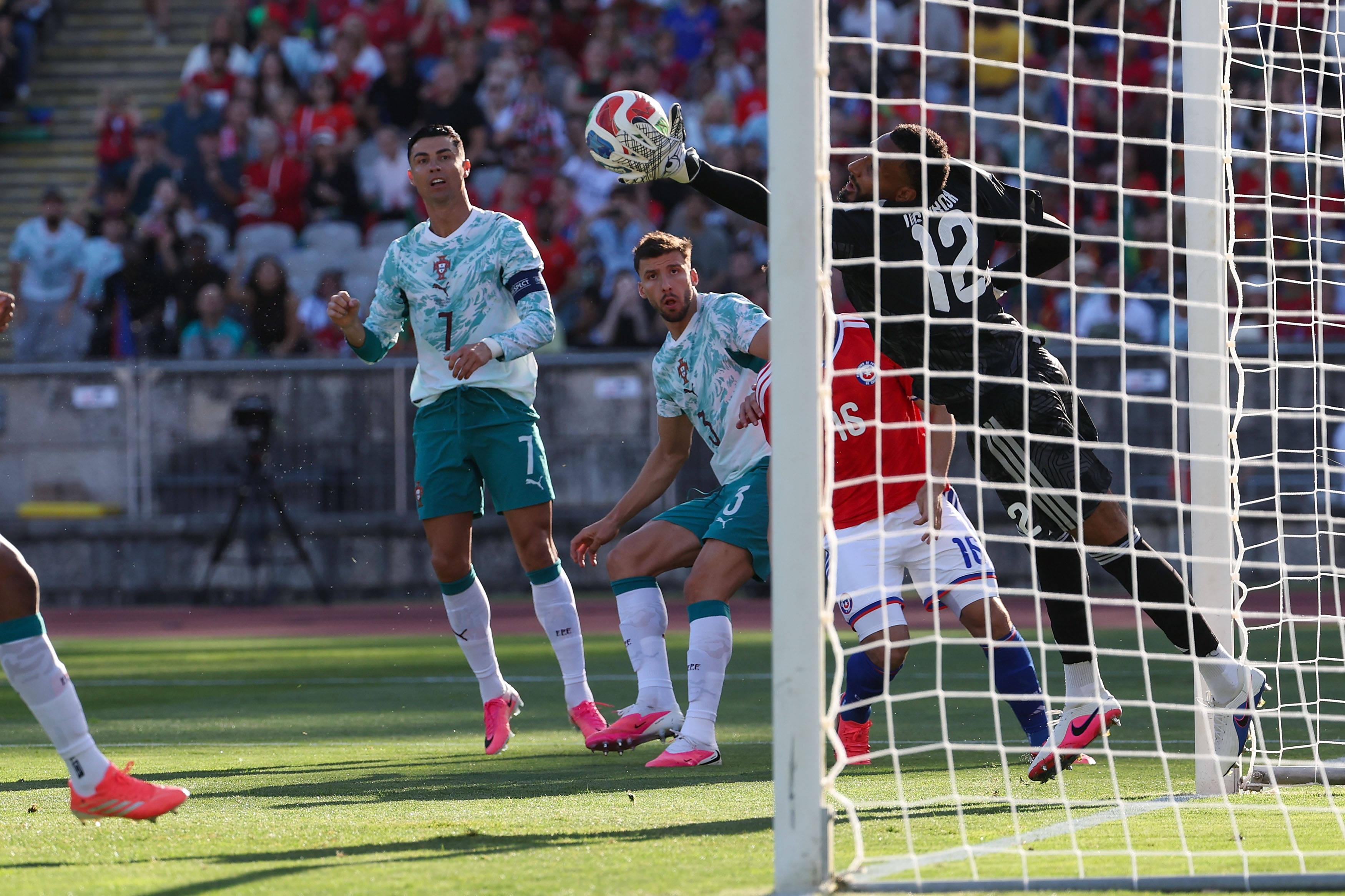 Ronaldo's Goal Denied, Red Cards Fly as Portugal Draw 0-0 With Chile