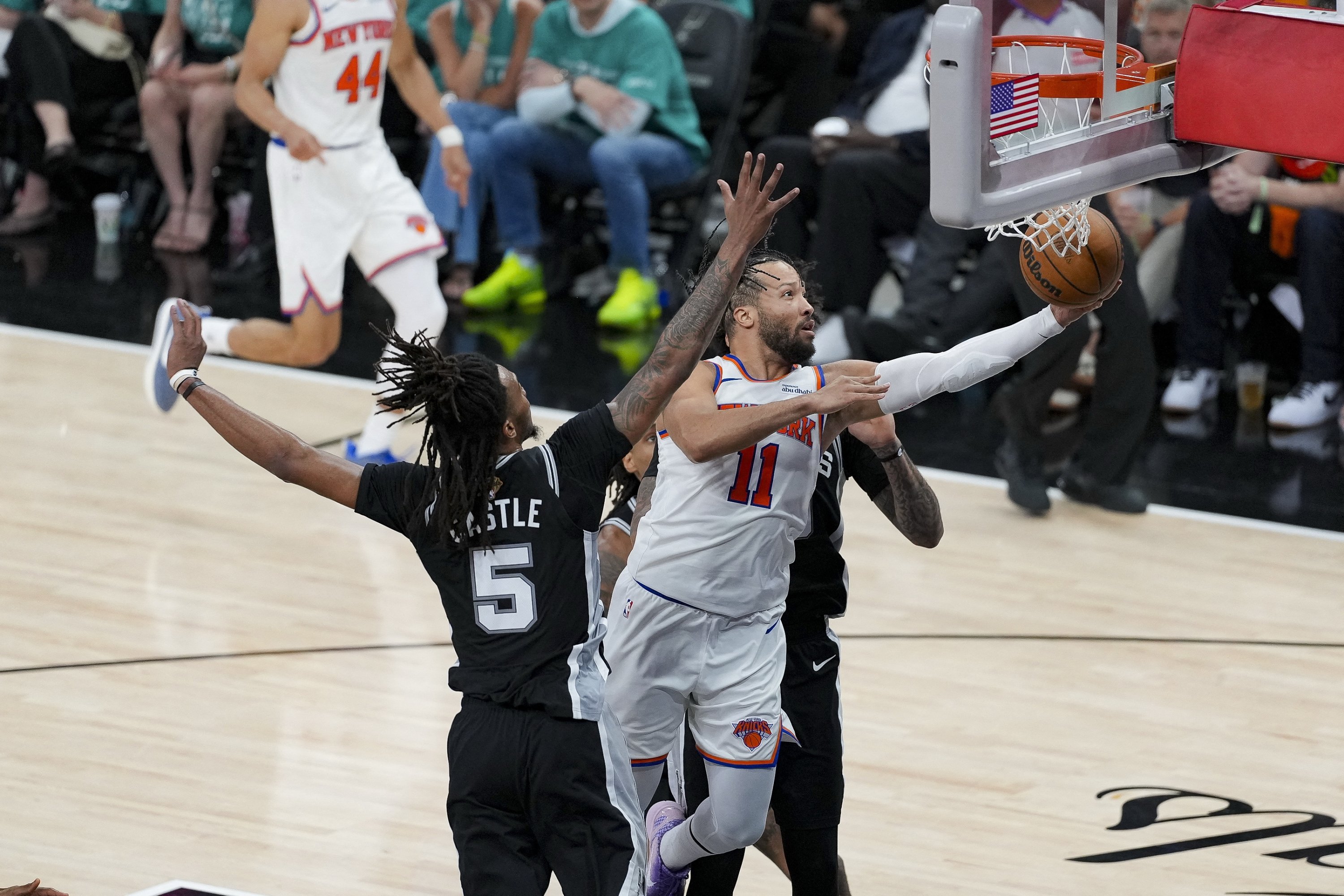 Brunson's Fourth-Quarter Heroics Seal Knicks' Game 1 Win