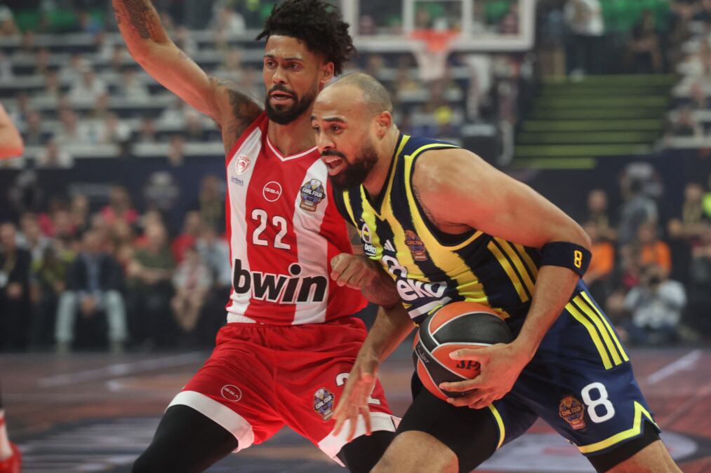 Athens Chaos as Olympiacos Edge Out Fenerbahce in Euroleague Semifinal