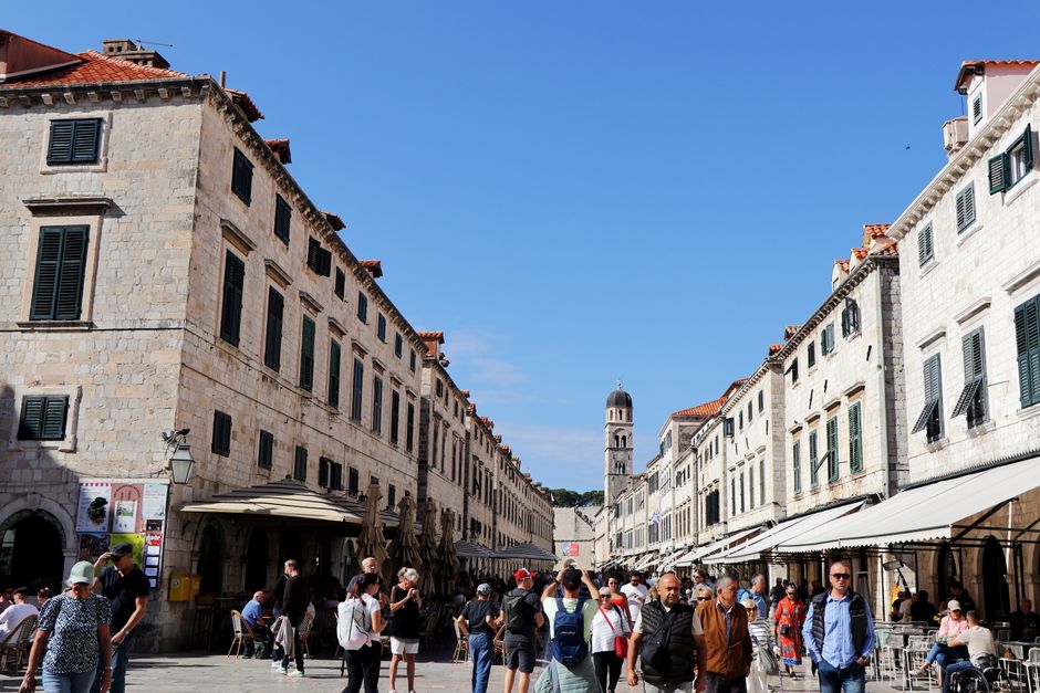 Dubrovnik Old Town nightlife bars Stradun evening