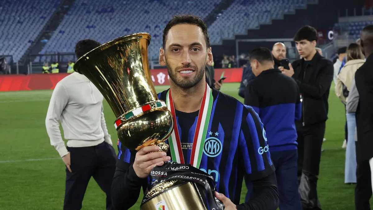 Hakan Çalhanoğlu Leaves Transfer Door Ajar