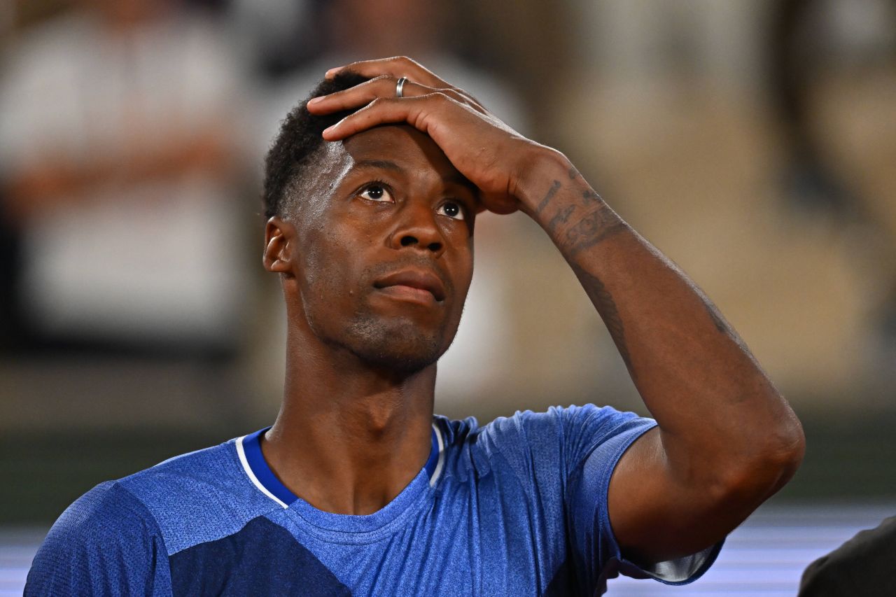 Monfils Outlasts Djokovic in Roland Garros Farewell Spectacle