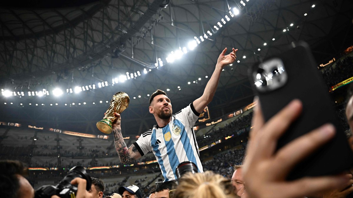 Messi and Ronaldo Set for Final World Cup Farewell